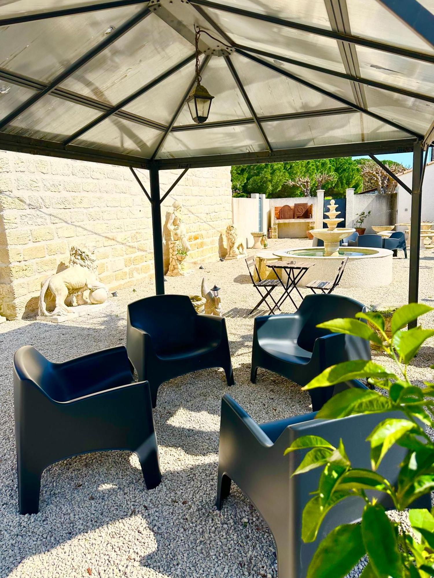 Les Appartements Du Mas - Rose Marie Aigues-Mortes Exterior photo